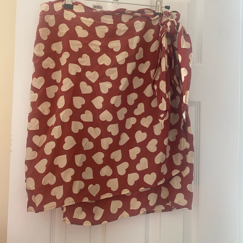 ALFRED SUNG SPORT Wrap Skirt With Heart ❤️ Print